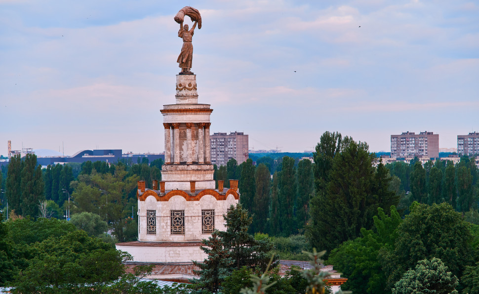 Переосмислити минуле заради майбутнього: ВДНГ запрошує експертів дослідити радянську спадщину комплексу