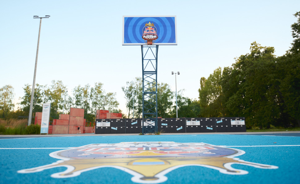 На стрітбол споті Урбан-парку ВДНГ оновили гумове покриття