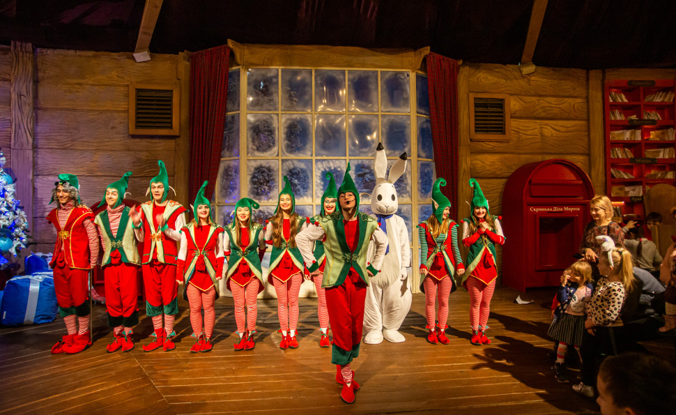 Величезна ковзанка, крижані скульптури, казкові ельфи, Санта й фольклорні вистави: що готує «Зимова Країна» на ВДНГ