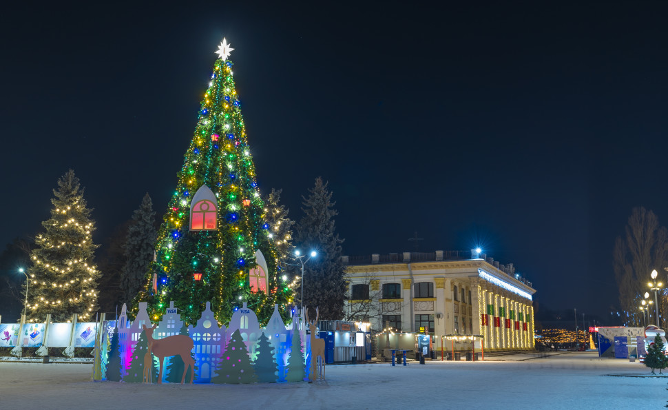Парад казкових героїв, концерт і розіграш путівок до Лапландії: як відзначають Новий рік у Зимовій країні на ВДНГ