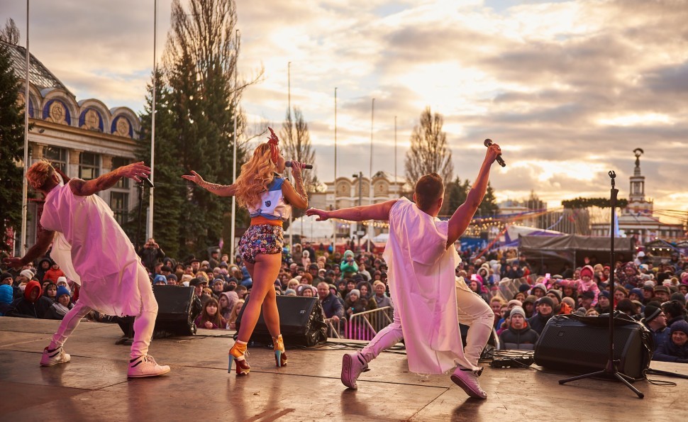 Як зірки відзначають Масляну