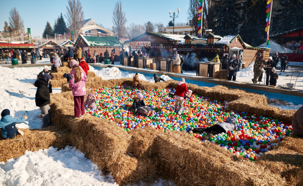 Двадцять локацій і понад мільйон відвідувачів: як «Зимова країна» дарувала тепло та світло українцям 