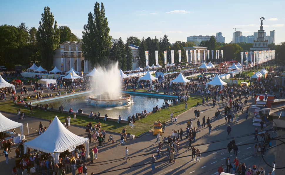 На «Книжковій країні» збиратимуть книги для військових і бібліотек та перетворюватимуть російські видання на донати