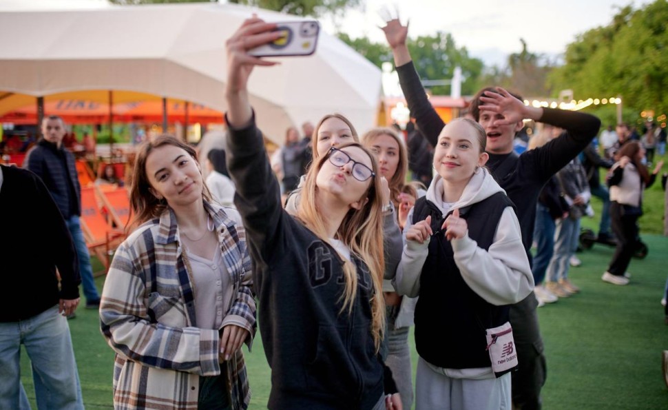 Поляна ВДНГ та Сад Гамаків