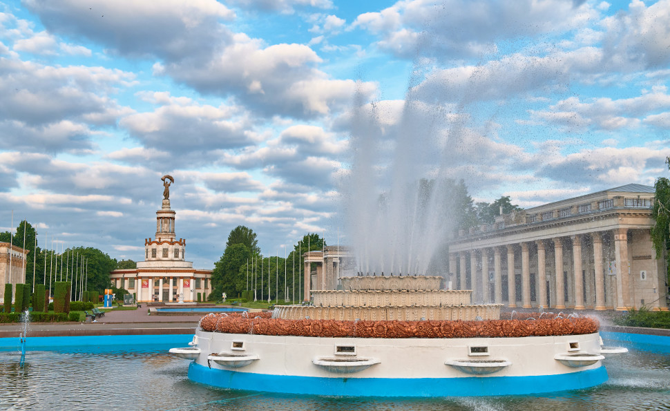 Переосмислити минуле заради майбутнього: ВДНГ запрошує експертів дослідити радянську спадщину комплексу