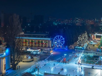 Традиційне українське Різдво у Зимовій країні: виступи фольклорних ансамблів та танці