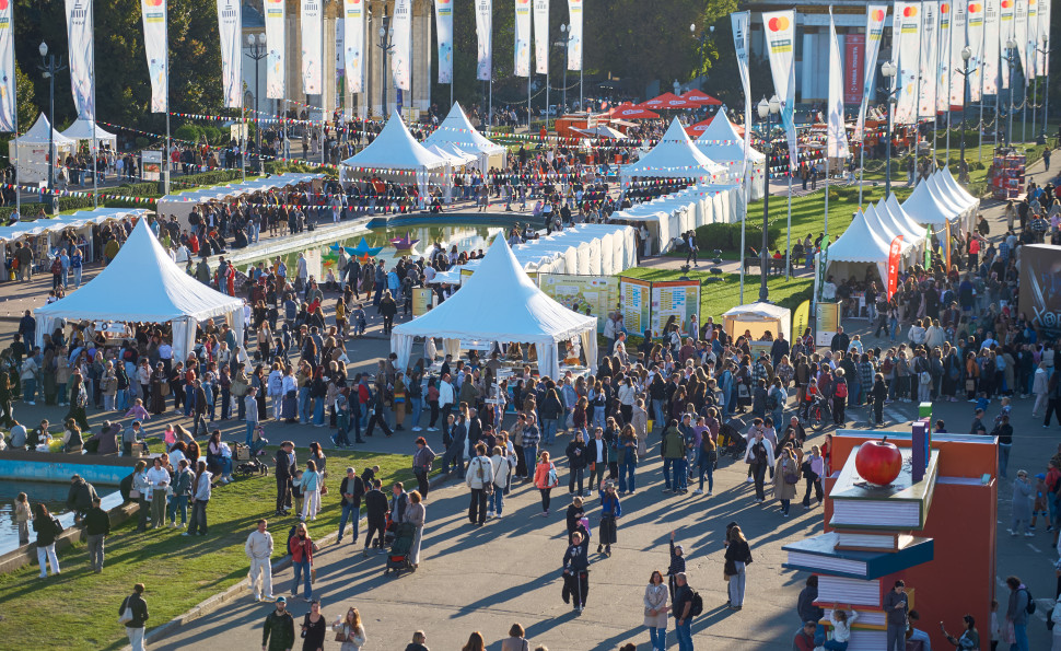 На «Книжковій країні» збиратимуть книги для військових і бібліотек та перетворюватимуть російські видання на донати