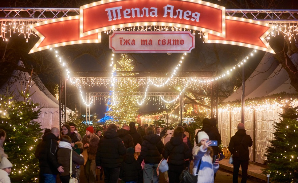 Найбільша ковзанка й Резиденція Санти, масштабні світлові інсталяції та фотозони: де шукати дива на «Зимовій країні» на ВДНГ