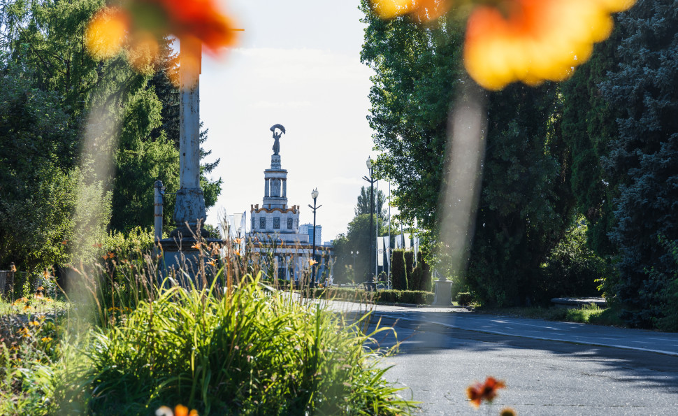 Квітоліто на ВДНГ: в Експоцентрі стартує літній квітковий сезон
