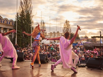 Як зірки відзначають Масляну