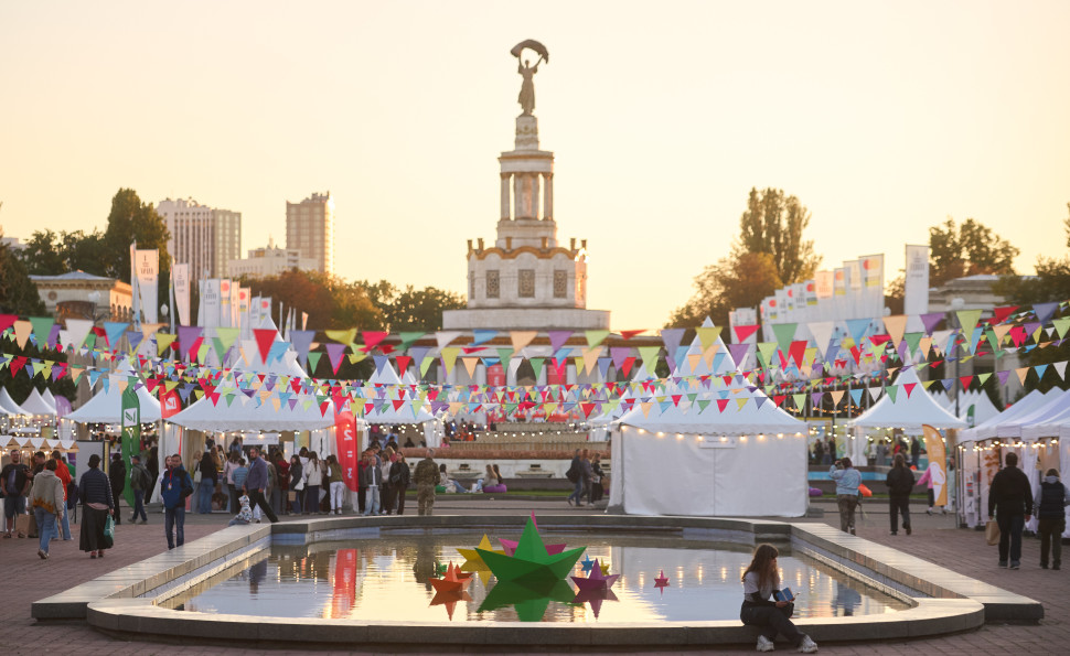 На «Книжковій країні» збиратимуть книги для військових і бібліотек та перетворюватимуть російські видання на донати