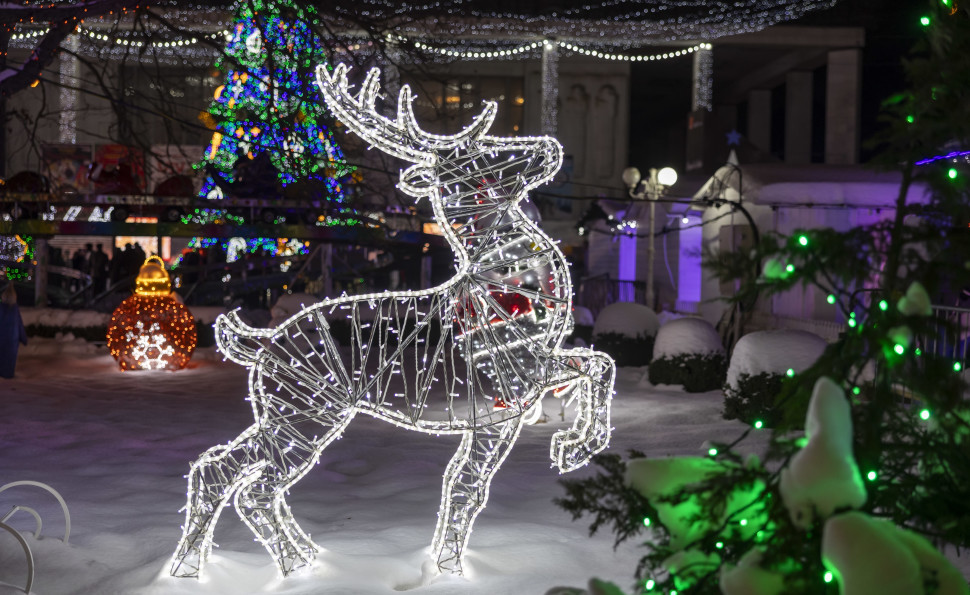 Магія серед темряви: ILLUMINARIUM повертається на ВДНГ з казковими світловими інсталяціями