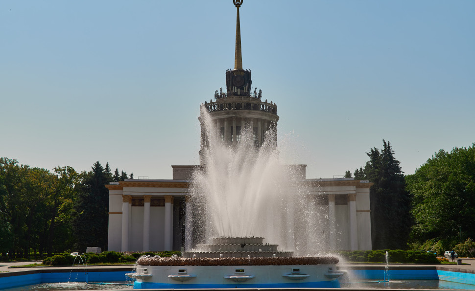 Переосмислити минуле заради майбутнього: ВДНГ запрошує експертів дослідити радянську спадщину комплексу