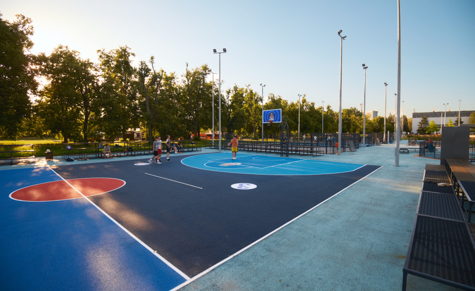 На стрітбол споті Урбан-парку ВДНГ оновили гумове покриття