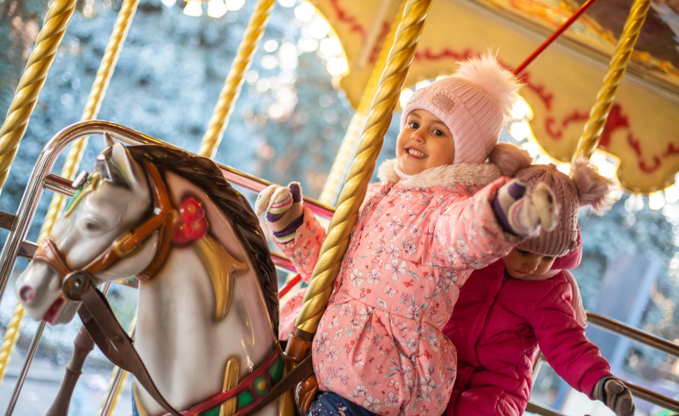 Величезна ковзанка, крижані скульптури, казкові ельфи, Санта й фольклорні вистави: що готує «Зимова Країна» на ВДНГ
