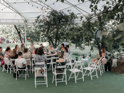 Шатро в саду «Коло натхнення»